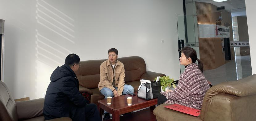 雨山区政协孙涛主席慰问斯塔克机器人人才 雨山区政协孙涛主席慰问斯塔克机器人人才