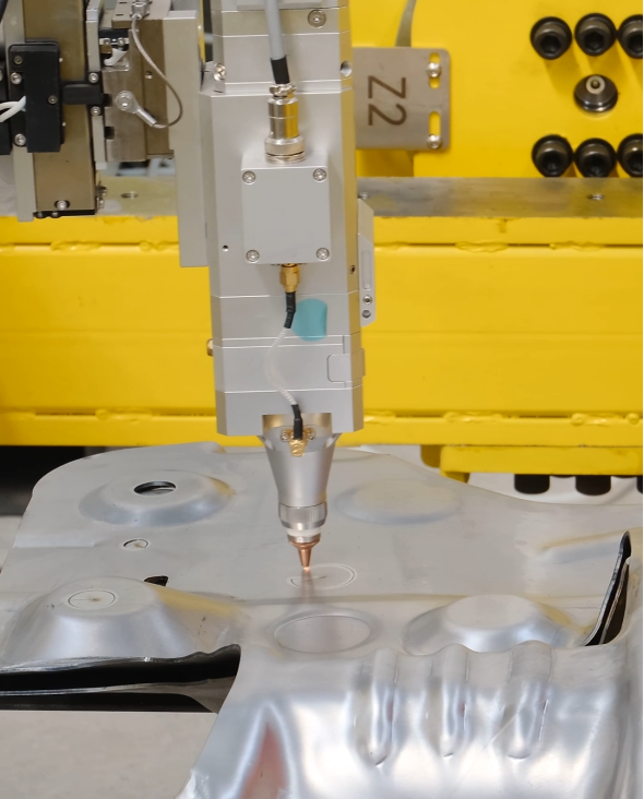 土耳其客户非标定制三维激光切割机