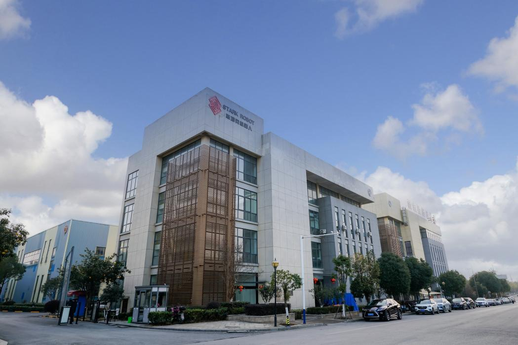 迎月满中秋，庆盛世华诞：共贺家国团圆，同赴智能新程