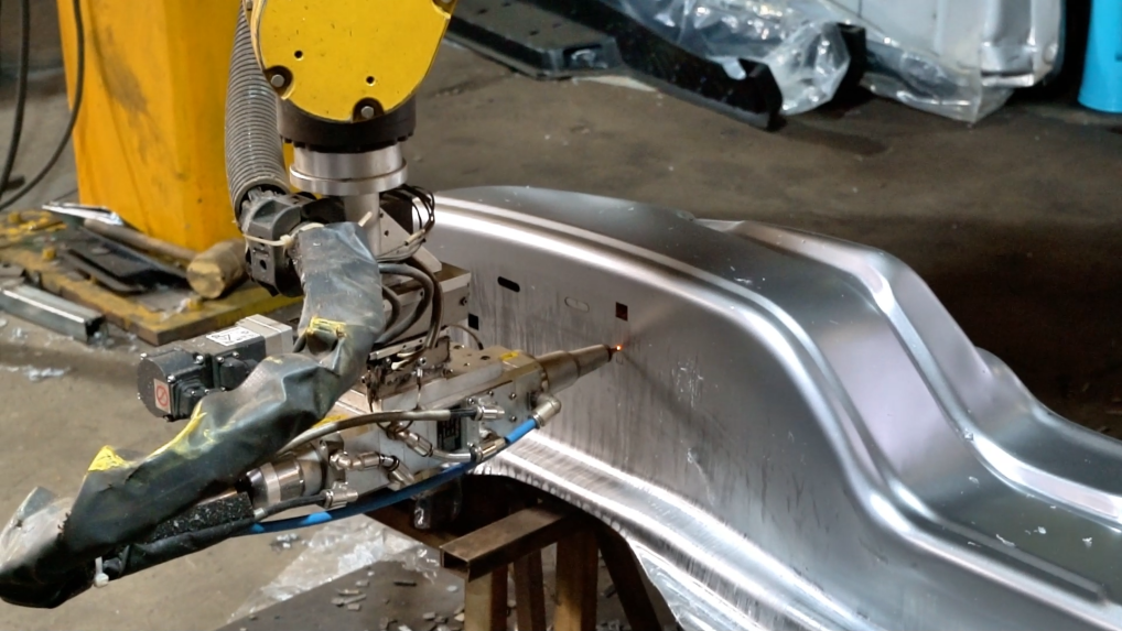 斯塔克机器人三维激光切割机