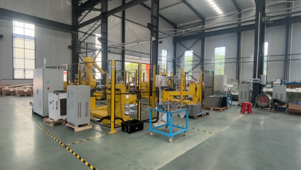 斯塔克回访客户现场：机器人三维激光切割工作站