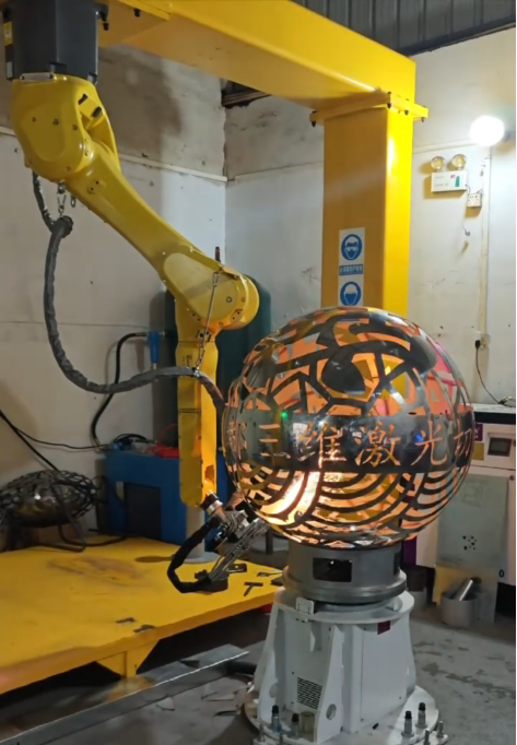 斯塔克机器人三维激光切割机+变位机+离线编程软件