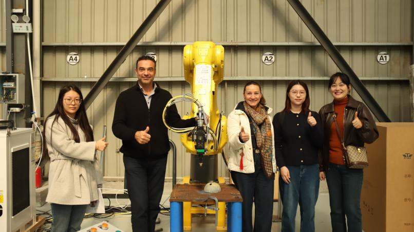 斯塔克机器人喜迎外国客户莅临考察