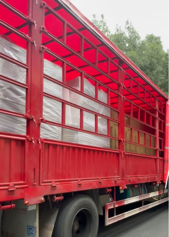 斯塔克机器人6台三维激光切割机装车发货