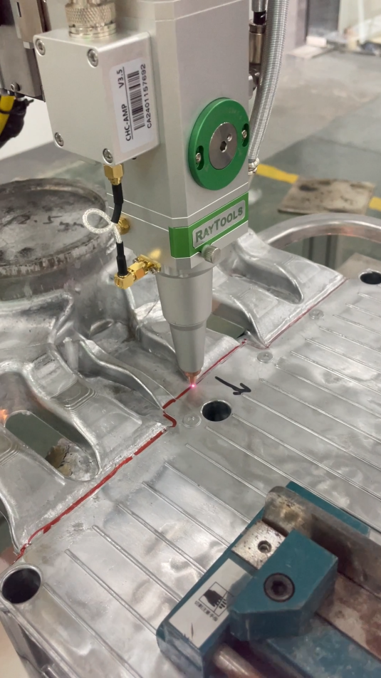 三维激光切割机：铝合金压铸件去水口