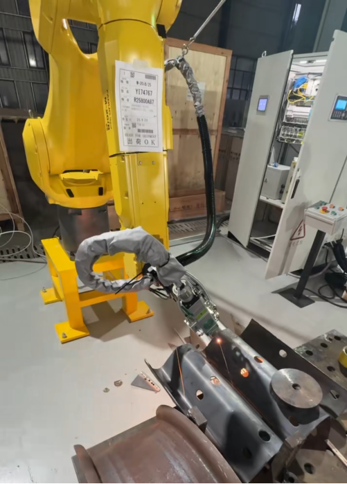 斯塔克机器人三维激光切割设备：高速公路护栏行业切割应用