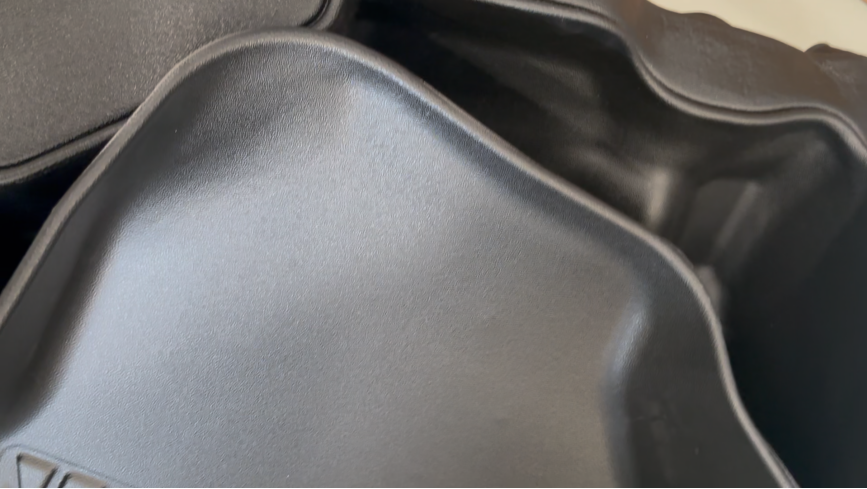 斯塔克机器人三维激光切割机：汽车脚垫激光切割效果展示