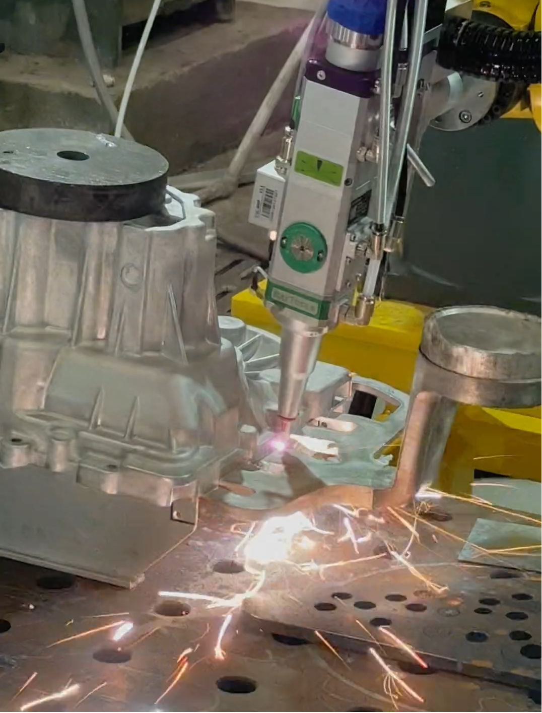 三维激光切割机：镁合金压铸件精密切割